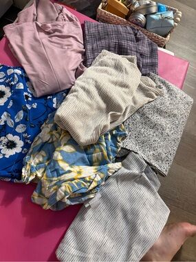 7 - Mixed Women's Clothing Bundle - Floral & Neutral Pieces